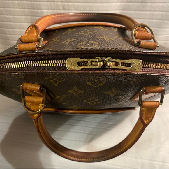 Beautiful Louis Vuitton Ellipse MM W/Certificate of Authenticity - Picture 12 of 15